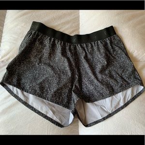 Outdoor Voices Relay Short - Pebbled Black - Large